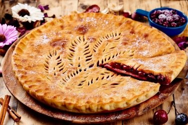 Осетинский пирог с яблоком и вишней